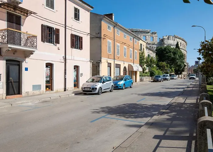 Twins Amphitheatre * Pula