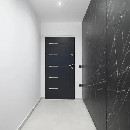 Twins Amphitheatre * פולה